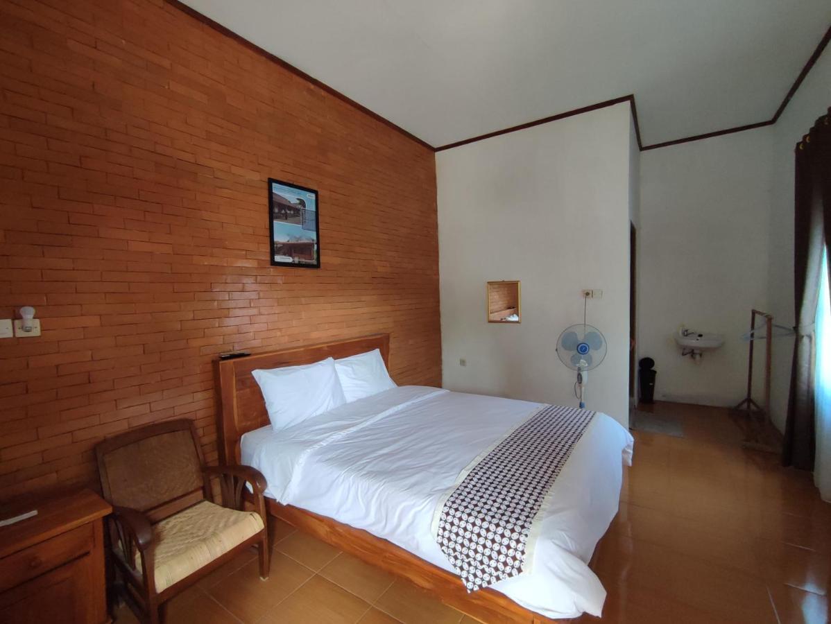 Romadhoni Homestay Магеланг Номер фото